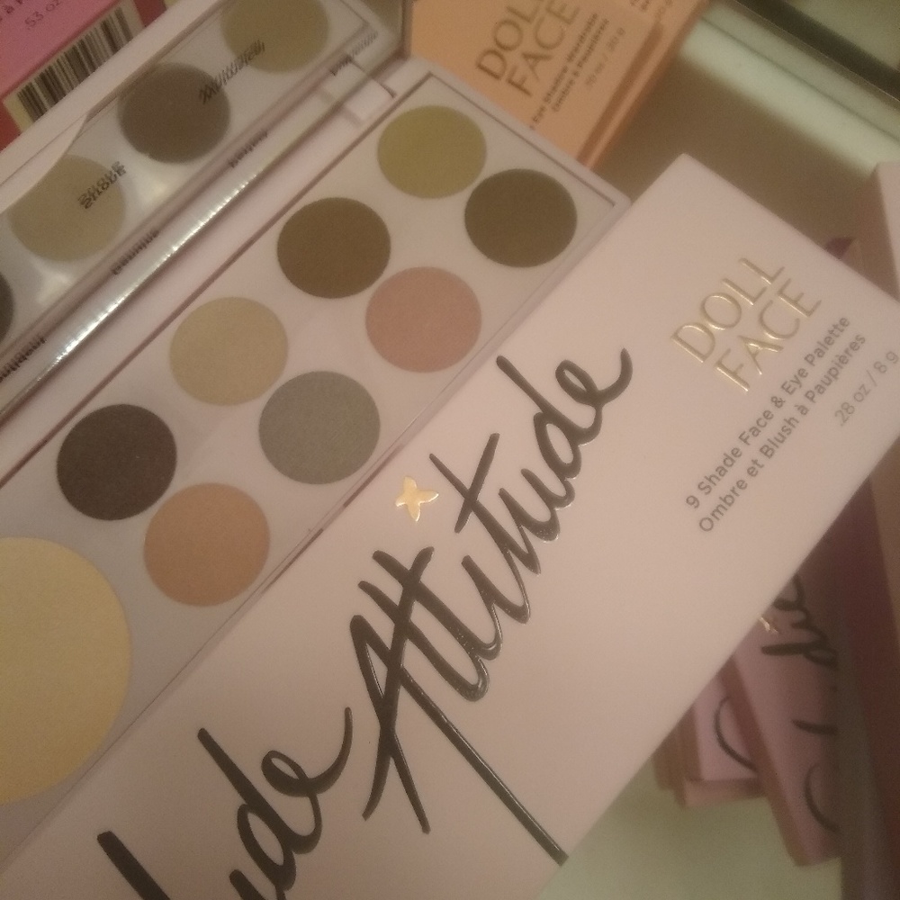 Doll faced shadow palette nude attitude